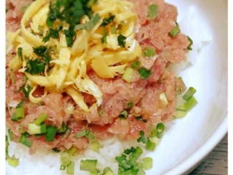 3色使って彩りを♪我が家のねぎとろ丼